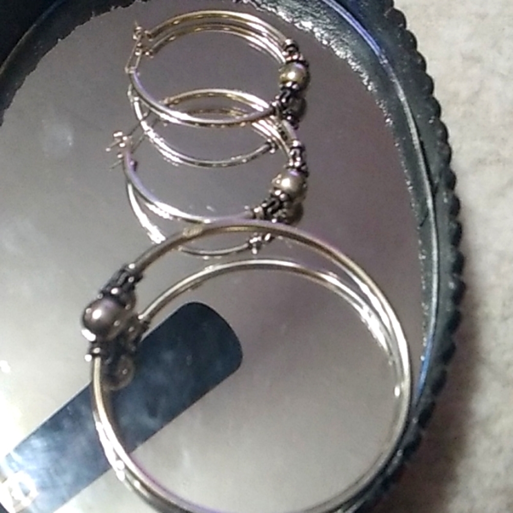 Set of bracelets and earrings
